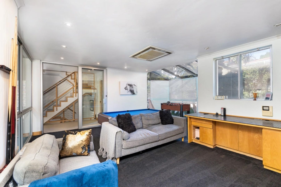 5 Bedroom Property for Sale in Fresnaye Western Cape